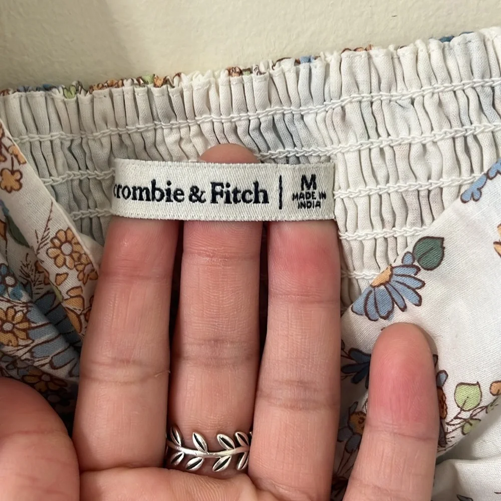 Abercrombie & Fitch Floral Puff Sleeve Poplin O-Ring Smocked Crop Top Size M - Picture 7 of 8
